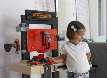 Pracovná dielňa Black+Decker Smoby s mechanickou vŕtačkou a autíčkom s 92 doplnkami