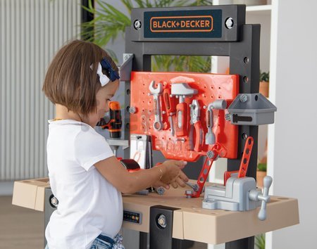 Pracovná dielňa s mechanickou vŕtačkou Black&Decker Bricolo Center Workbench Smoby so zatĺkačkou a skladacím autíčkom 92 doplnkov 103 cm výška