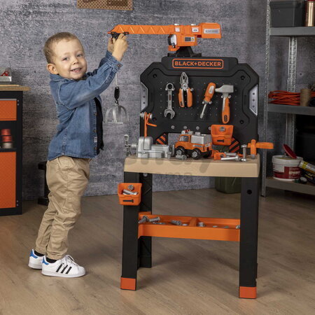 Pracovná dielňa s mechanickým žeriavom Bricolo Builder Black&Decker Smoby so skladacím autíčkom a vŕtačkou 87 doplnkov