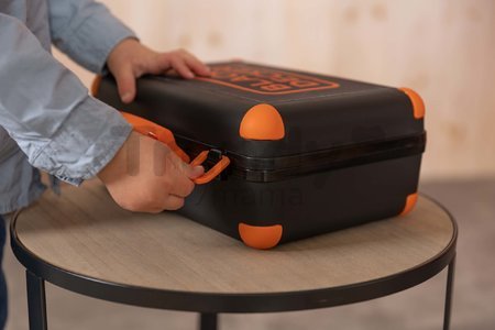 Pracovný kufrík Bricolo Box Black&Decker Smoby s rozoberateľným autíčkom a 39 doplnkami