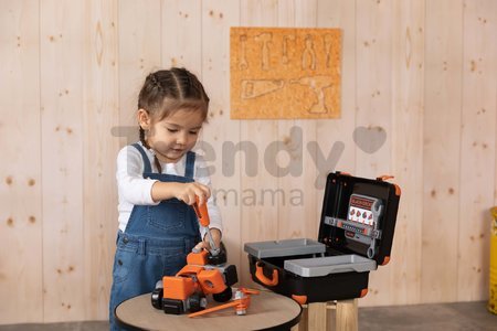 Pracovný kufrík Bricolo Box Black&Decker Smoby s rozoberateľným autíčkom a 39 doplnkami