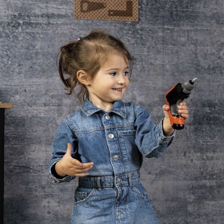 Kamión s pracovným kufríkom a náradím Bricolo Truck Black&Decker Smoby s mechanickou vŕtačkou 60 doplnkov