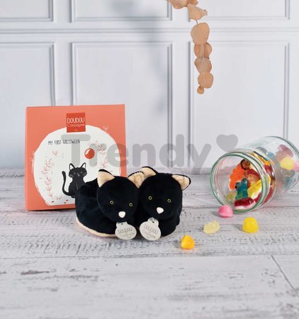 Papučky pre bábätko Mačička Booties My First Halloween Doudou et Compagnie v darčekovom balení čierne od 0-6 mes