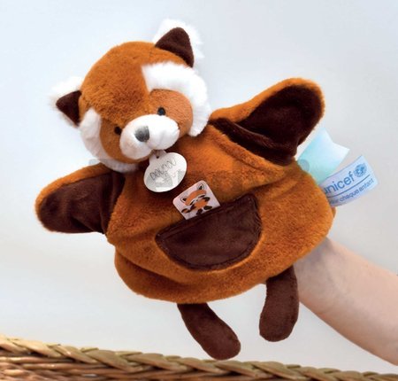 Plyšová panda na bábkové divadlo Red Panda Hand Puppet Unicef Collection Doudou et Compagnie v darčekovom balení červená 25 cm od 0 mes