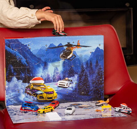 Calendar Advent cu mașinuțe Advent Calendar Mountain Rescue Majorette 8 modele și 16 accesorii