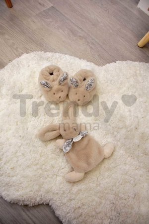 Darčeková sada pre bábätko Slipper Gift Set Beige Lapin Doudou et Compagnie papučky a zajačik na maznanie béžová 15 cm v darčekovom balení od 0 mes