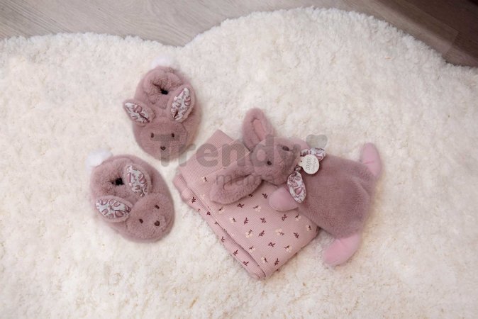 Darčeková sada pre bábätko Slipper Gift Set Pink Lapin Doudou et Compagnie papučky a zajačik na maznanie ružová 15 cm v darčekovom balení od 0 mes
