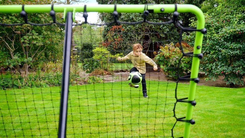 Odrazová sieť futbalová Tempo multisport rebounder Exit Toys polohovateľná oceľový rám 120*120 cm
