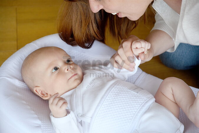 Hniezdo na spanie pre bábätká Cocoonababy® 10° Fleur de Coton® White Red Castle s napínacou plachtou biele od 0-3 mes