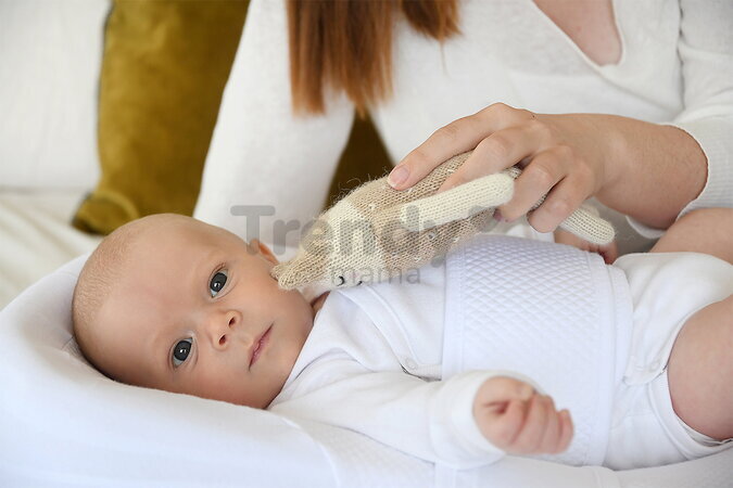 Hniezdo na spanie pre bábätká Cocoonababy® 10° Fleur de Coton® White Red Castle s napínacou plachtou biele od 0-3 mes