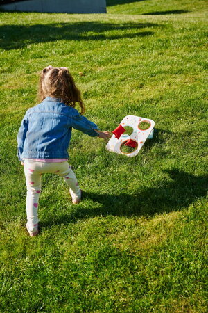 Drevená hra hádzanie vreciek na terč Outdoor Throwing Game Eichhorn 6 vrecúšok pre 1-2 hráčov