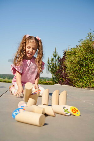 Drevená hra s hádzaním kolíkov Throwing Game Sticks Outdoor Eichhorn 13 kolíkov s priemerom 45 mm od 3 rokov EH4464