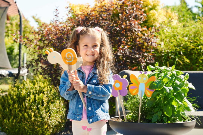 Drevené kolíky do kvetináča Outdoor Flowerpot Stickers Eichhorn 8 dielov so štetcom a farbou na vymaľovanie