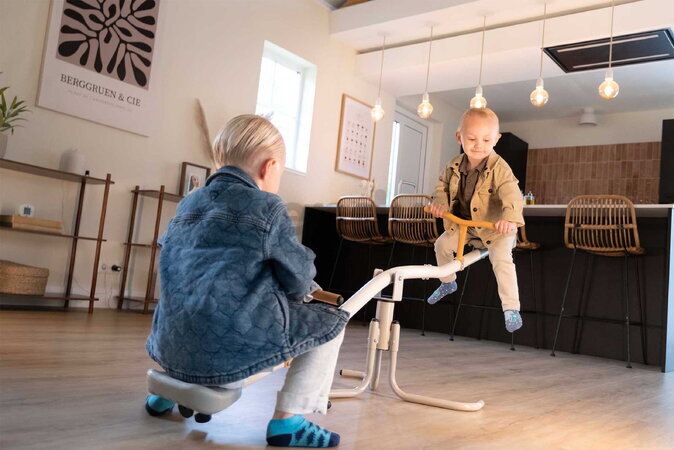 Obojstranná hojdačka 360° stupňové točenie Spinner 360 Pastel Exit Toys s ľahkou oceľovou konštrukciou ET48205010