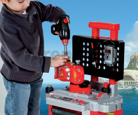 Pracovný vozík Autá 2 Pit Stop Smoby s mechanickou vŕtačkou, autom McQueen a 25 doplnkami