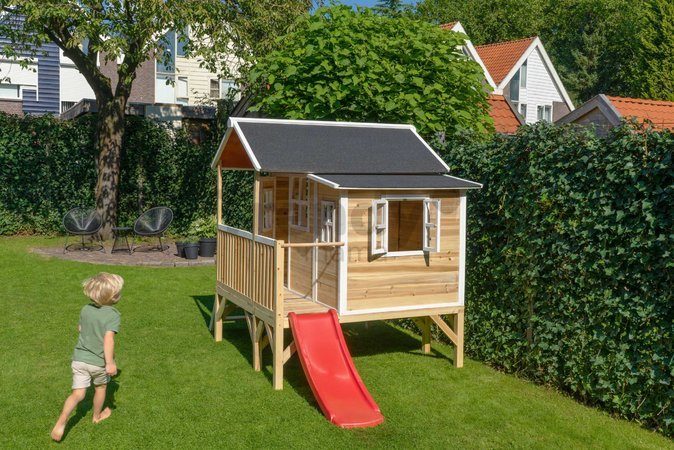 Domček cédrový na pilieroch Loft 350 Natural Exit Toys veľký s vodeodolnou strechou a šmykľavkou prírodný