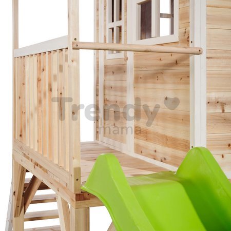 Domček cédrový na pilieroch Loft 700 Natural Exit Toys s vodeodolnou strechou pieskoviskom a 2,28 m šmykľavkou prírodný