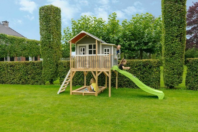 Domček cédrový na pilieroch Loft 750 Grey Exit Toys veľký s vodeodolnou strechou pieskoviskom a 2,28 m šmykľavkou sivý