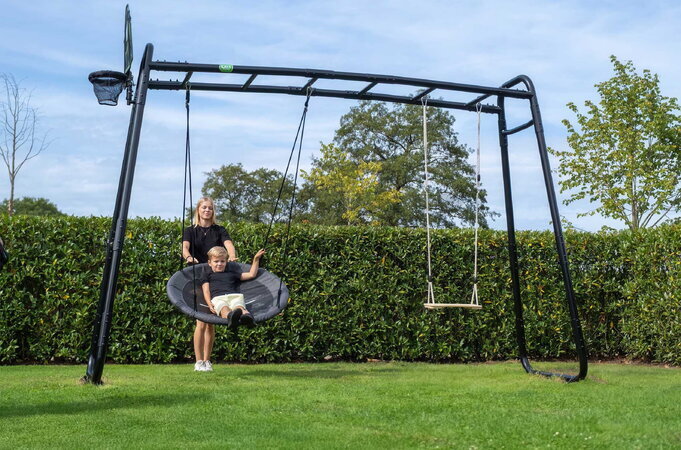 Hojdačka v tvare hniezda Nest Swing Black Exit Toys s nastaviteľnou výškou sedadla priemer 100 cm