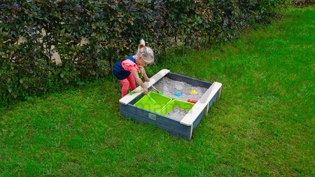 Pieskovisko cédrové s krytom Aksent wooden sandpit Exit Toys objem 45 kg s 2 nádobami s objemom 16 litrov/32 kg