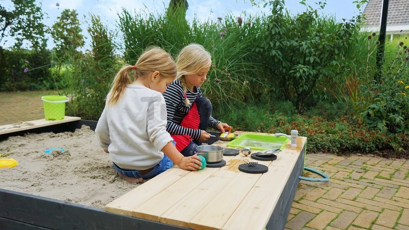 Pieskovisko s kuchynkou s tečúcou vodou Aksent Wooden Sandpit Exit Toys objem 440 kg s kuchynskými doplnkami 200*140 cm od 3 rokov