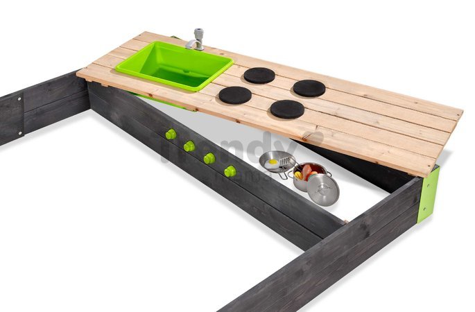 Pieskovisko s kuchynkou s tečúcou vodou Aksent Wooden Sandpit Exit Toys objem 440 kg s kuchynskými doplnkami 200*140 cm od 3 rokov