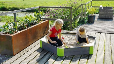 Pieskovisko cédrové Hexagón Aksent Hexagonal Sandpit Exit Toys stredné s 3 sedadlami 160*140 cm