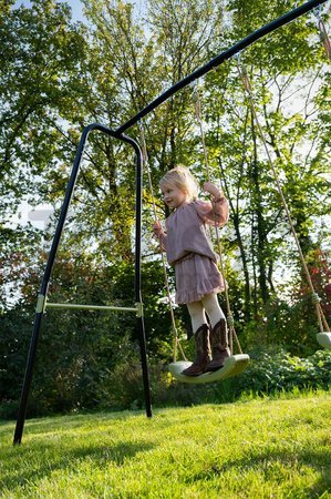 Hojdačka s 2 sedadlami Ivy duo Swing Exit Toys čierna kovová konštrukcia s ukotvením do betónu