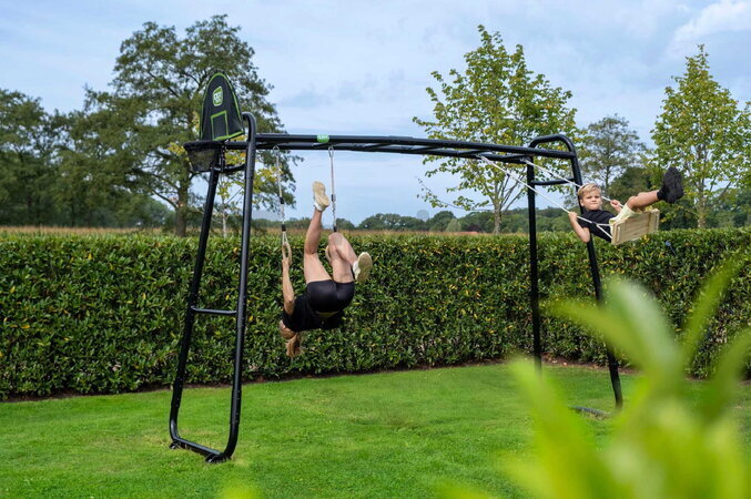 Multifunkčné fitness centrum  s futbalovou sieťou GetSet Monkeybar MB205 Grey Exit Toys rozšíriteľná s hojdačkami a basketbalovým košom oceľová konštr