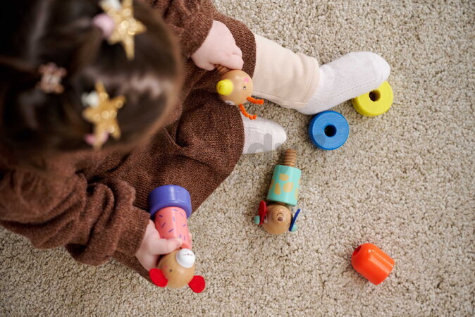 Drevená skladačka so skrutkovaním Zvieratká Screw Animals Friends Eichhorn 9 dielikov so psíkom myškou a kačičkou od 24 mes