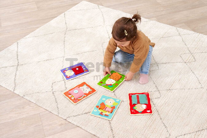 Drevená hra Obleč zvieratká Dressboard Fabric Eichhorn 5 zvieratiek s rôznymi typmi zapínania pre rozvoj jemnej motoriky