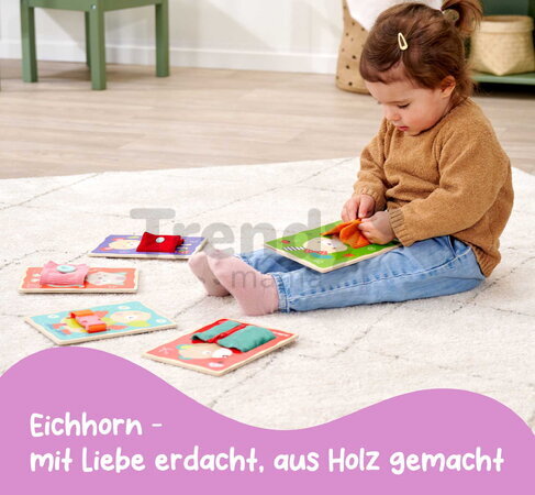 Drevená hra Obleč zvieratká Dressboard Fabric Eichhorn 5 zvieratiek s rôznymi typmi zapínania pre rozvoj jemnej motoriky