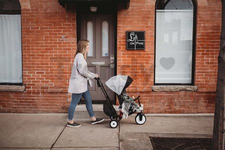 Trojkolka a kočík skladacia STR7J Warm Grey 7v1 smarTrike šedá so sklápateľným sedadlom Touch Steering s EVA kolesami od 6 mes