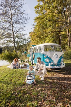 Odrážadlo minibus so zvukom Baby Volkswagen T1 Blue BIG s reálnym dizajnom a odkladacím priečinkom od 18 mes