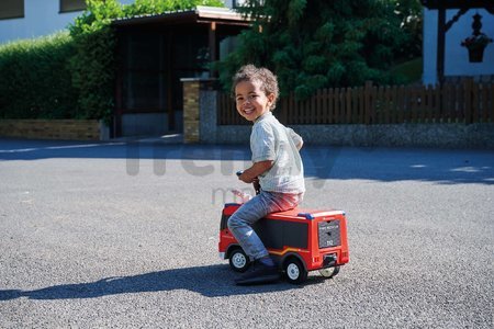 Odrážadlo požiarne auto Volvo Fire Truck BIG s reálnym dizajnom s funkčnou striekačkou a odkladacím priečinkom od 24 mes