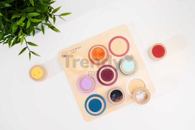 Drevená didaktická doska s kockami Montessori Touch Board Eichhorn 9 dielov s rôznym povrchom pre rozvoj hmatovej citlivosti