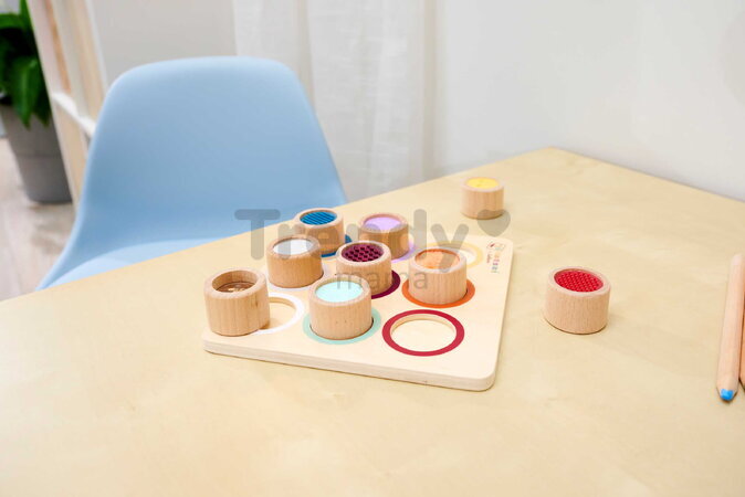 Drevená didaktická doska s kockami Montessori Touch Board Eichhorn 9 dielov s rôznym povrchom pre rozvoj hmatovej citlivosti