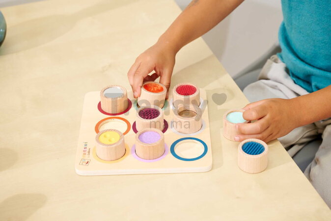 Drevená didaktická doska s kockami Montessori Touch Board Eichhorn 9 dielov s rôznym povrchom pre rozvoj hmatovej citlivosti