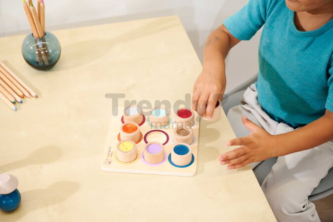 Drevená didaktická doska s kockami Montessori Touch Board Eichhorn 9 dielov s rôznym povrchom pre rozvoj hmatovej citlivosti