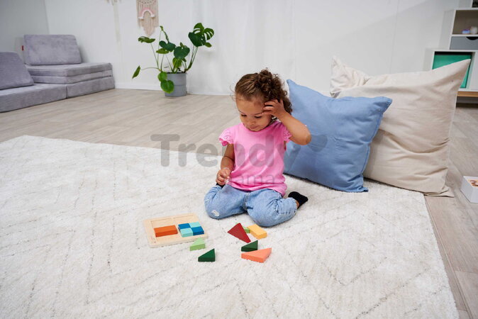 Drevené vkladacie puzzle Farby a tvary Montessori Shape Puzzle Eichhorn 12 kociek rôznych tvarov od 24 mes