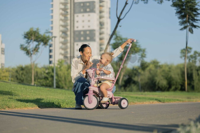 Trojkolka s vodiacou tyčou Breeze S Peach TouchSteering smarTrike s voľnobehom s košíkom na fľašku od 15 mes