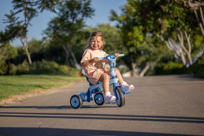 Trojkolka s vodiacou tyčou Breeze S Ocean Blue TouchSteering smarTrike s voľnobehom s košíkom na fľašku od 15 mes