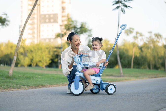 Trojkolka s vodiacou tyčou Breeze S Ocean Blue TouchSteering smarTrike s voľnobehom s košíkom na fľašku od 15 mes