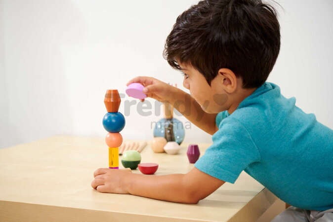 Drevené stohovateľné kocky Montessori Staple Beads Eichhorn 16 farebných dielikov