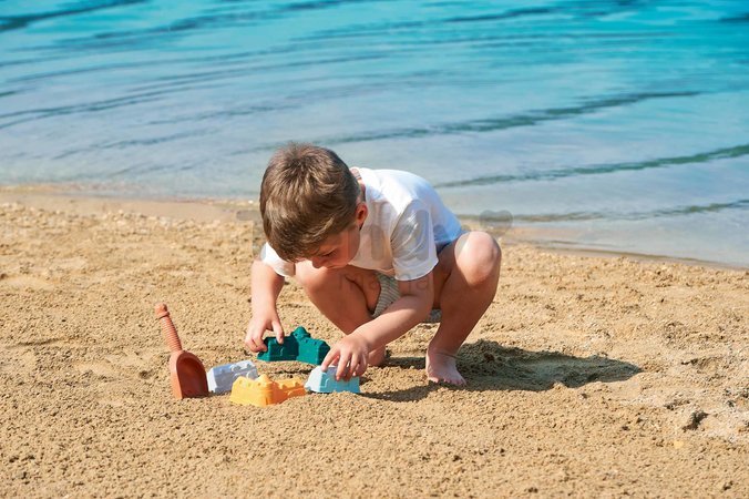 Formičky do piesku Hrad Beach Écoiffier s lopatkou od 18 mes