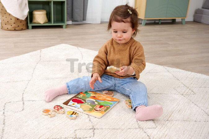 Drevené puzzle s textilnou štruktúrou Zvieratká Feel Puzzle with Fabric Eichhorn 7 vkladacích kociek so zvieratkami od 12 mes