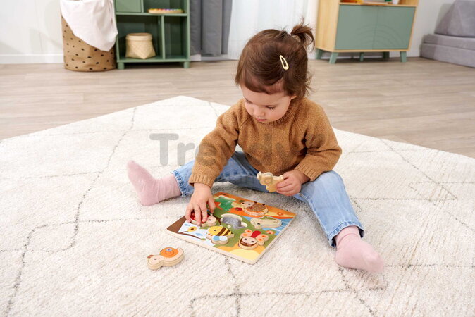 Drevené puzzle s textilnou štruktúrou Zvieratká Feel Puzzle with Fabric Eichhorn 7 vkladacích kociek so zvieratkami od 12 mes