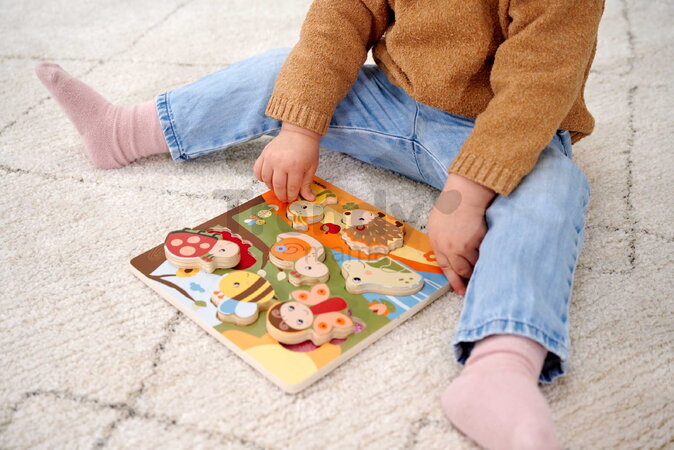 Drevené puzzle s textilnou štruktúrou Zvieratká Feel Puzzle with Fabric Eichhorn 7 vkladacích kociek so zvieratkami od 12 mes