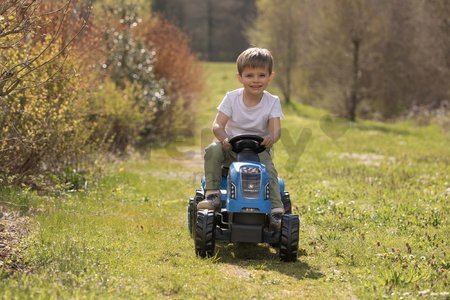 Traktor na šľapanie a príves Farmer XL Blue Tractor+Trailer Smoby modrý s polohovateľným sedadlom a so zvukom 142 cm