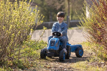 Traktor na šľapanie a príves Farmer XL Blue Tractor+Trailer Smoby modrý s polohovateľným sedadlom a so zvukom 142 cm